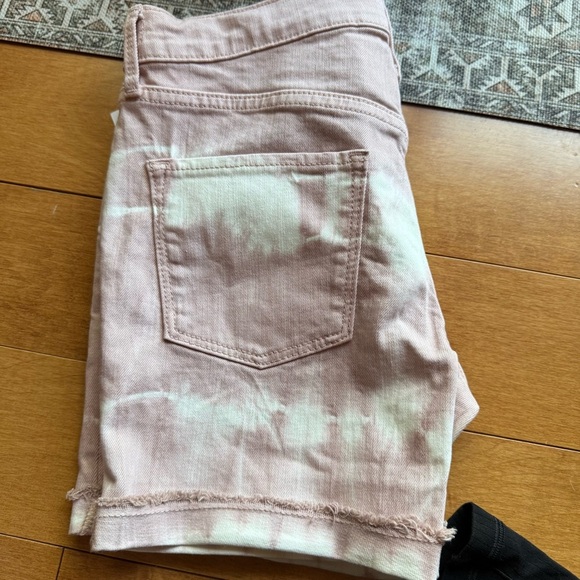 Old Navy Pink and White Jean Shorts with Frayed Hem - Picture 4 of 6